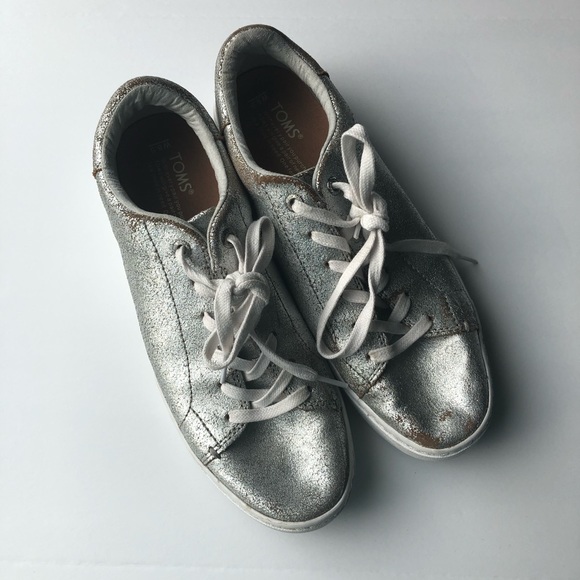 TOMS Lenox Silver Metallic Leather Lace Up Sneaker - Picture 2 of 8